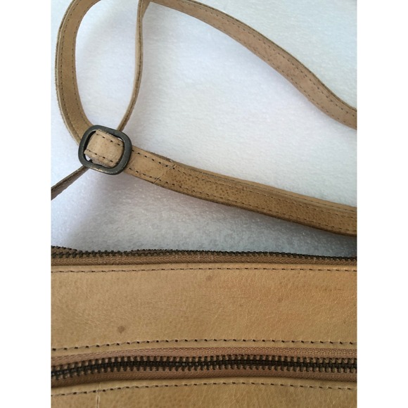 Anthropologie Day & Mood
Tan soft Leather Crossbody Bag Messenger multi-pocket - Picture 6 of 16